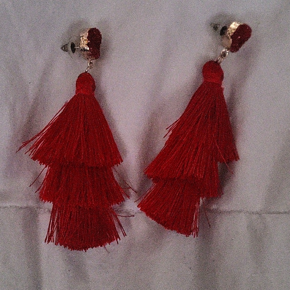 Like New red tassel earrings